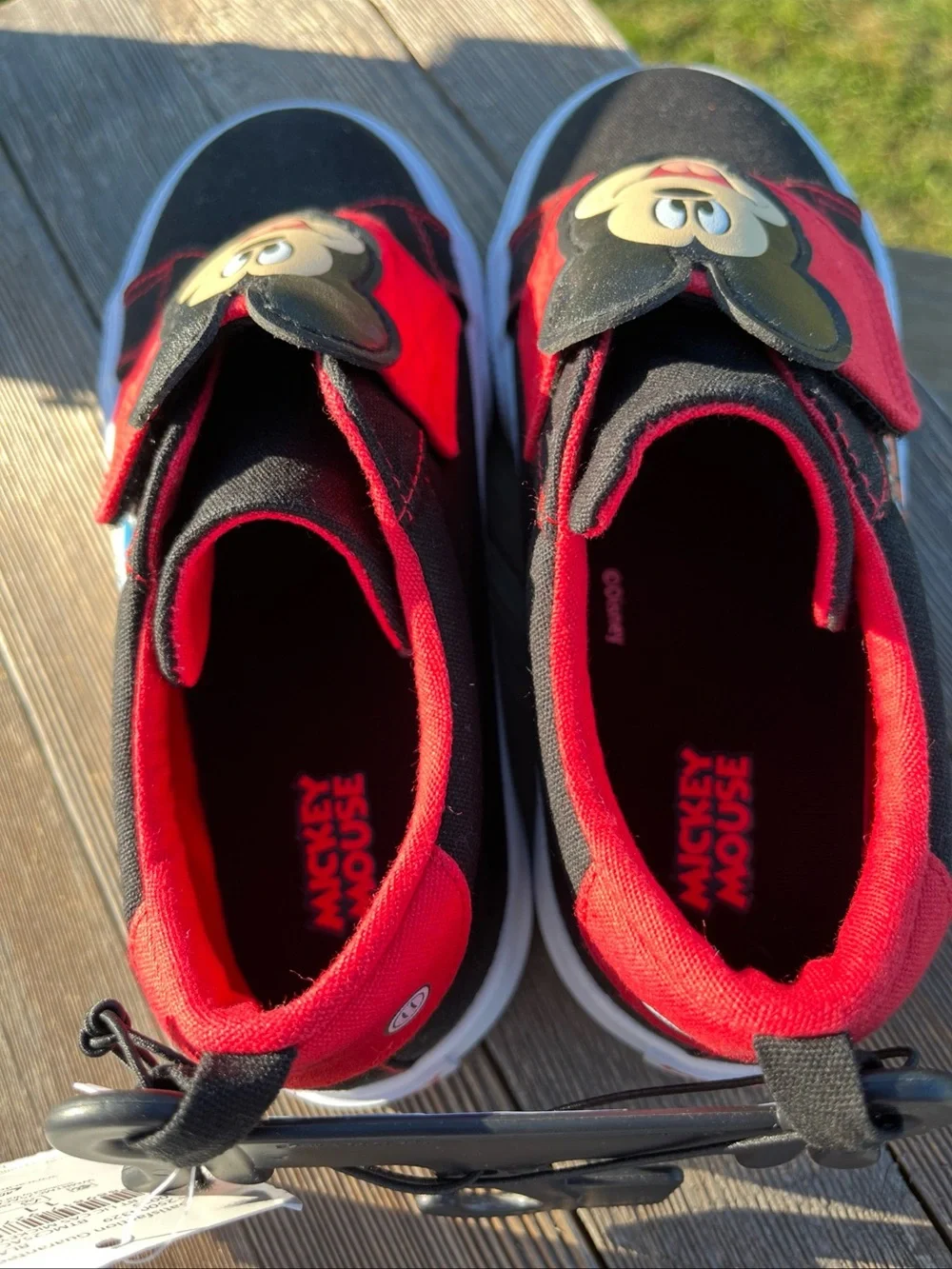 Disney Mickey Mouse & Friends Kids Tennis Shoes Size 11 NWT hook & loop fastener